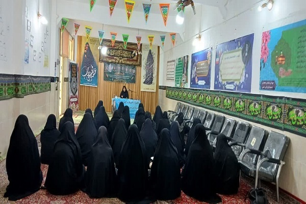 بانوان متدین ارزش‌های اسلامی را در جامعه تبیین کنند