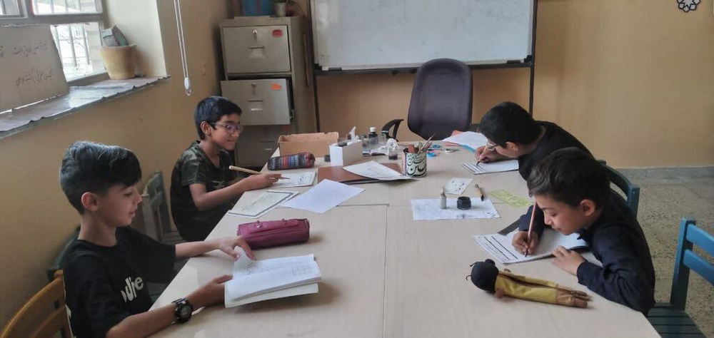 نوجوانان کارگاه خوشنویسی میامی پیام‌رسان ارزش‌های حجاب شدند