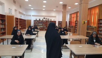 تصاویر/برگزاری آزمون ورودی حوزه‌های علمیه خواهران در مدارس علمیه استان مرکزی