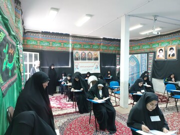تصاویر/برگزاری آزمون ورودی حوزه‌های علمیه خواهران در مدارس علمیه استان مرکزی