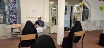 تصاویر/برگزاری آزمون ورودی حوزه‌های علمیه خواهران در مدارس علمیه استان مرکزی