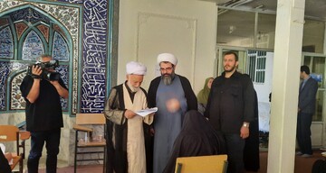 تصاویر/برگزاری آزمون ورودی حوزه‌های علمیه خواهران در مدارس علمیه استان مرکزی