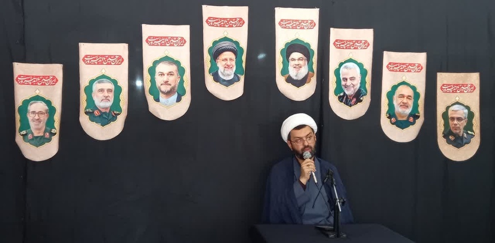 زیارت عاشورا یک درسنامه است