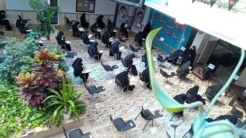 برگزاری آزمون ورودی حوزه علمیه خواهران استان قم، همزمان با سراسر کشور