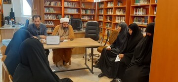 تصاویر/ دیدار مدیر حوزه علمیه خواهران استان مرکزی با کادر مدارس علمیه شهرستان ساوه