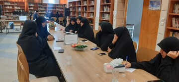 تصاویر/ دیدار مدیر حوزه علمیه خواهران استان مرکزی با کادر مدارس علمیه شهرستان ساوه