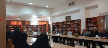 تصاویر/ نشست مدیر حوزه علمیه خواهران استان مرکزی با هیات امنای مدارس علمیه ساوه