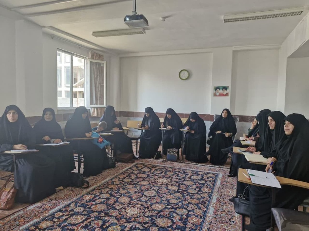 برگزاری کارگاه تخصصی طرحوارهدرمانی در مرکز الزهرا (سلام الله علیها) قروه