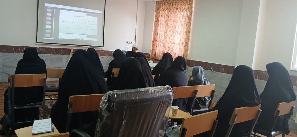 برگزاری کارگاه تخصصی طرحوارهدرمانی در مرکز الزهرا (سلام الله علیها) قروه