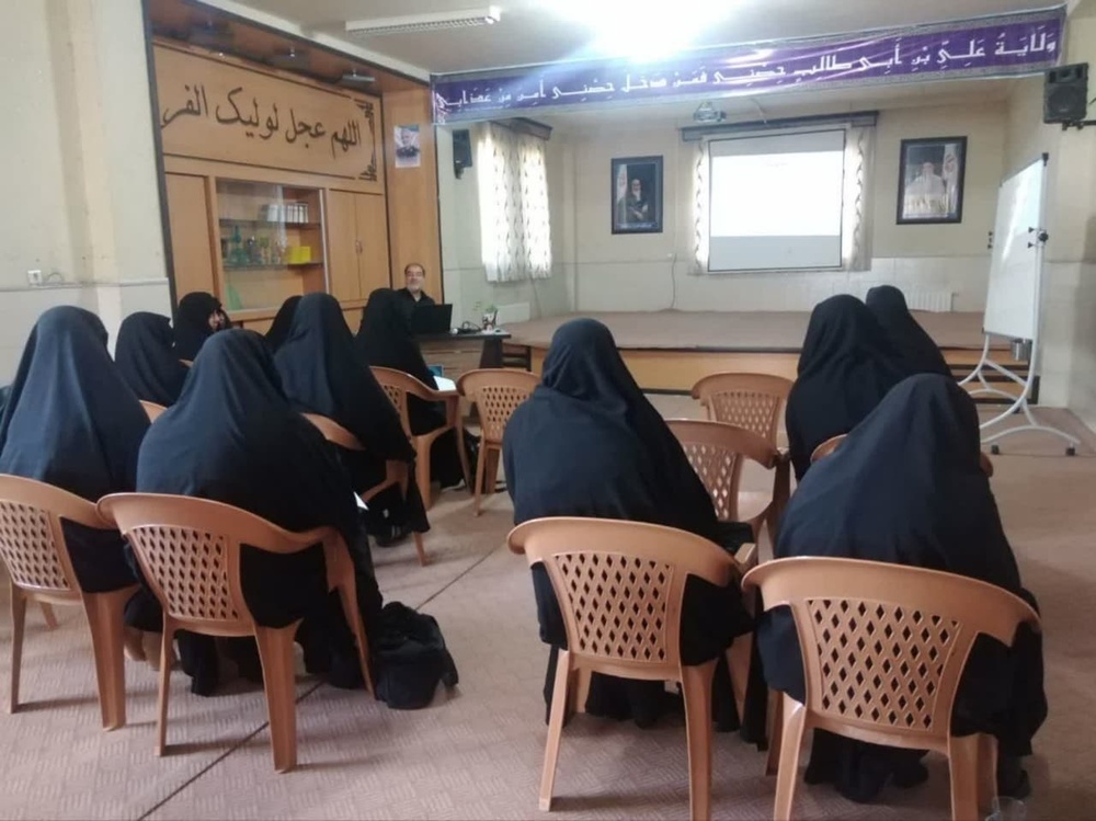 برگزاری کارگاه مقاله‌نویسی در مدرسه علمیه الزهرا(س) گلدشت