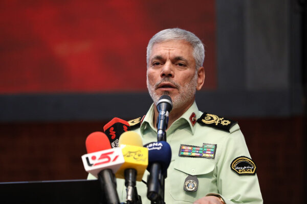 تجلیل فرمانده قرارگاه اربعین فراجا از بانوان یگان ویژه