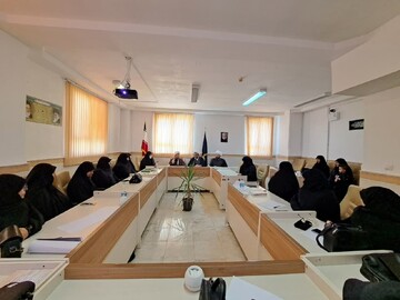 برگزاری نشست مدیر مرکز حوزه‌های علمیه خواهران کشور و هیئت همراه با کادر مدارس علمیه استان ایلام