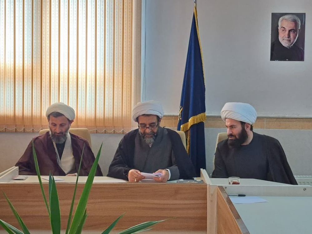 برگزاری نشست مدیر مرکز حوزه های علمیه خواهران کشور و هیئت همراه با کادر مدارس علمیه استان ایلام 