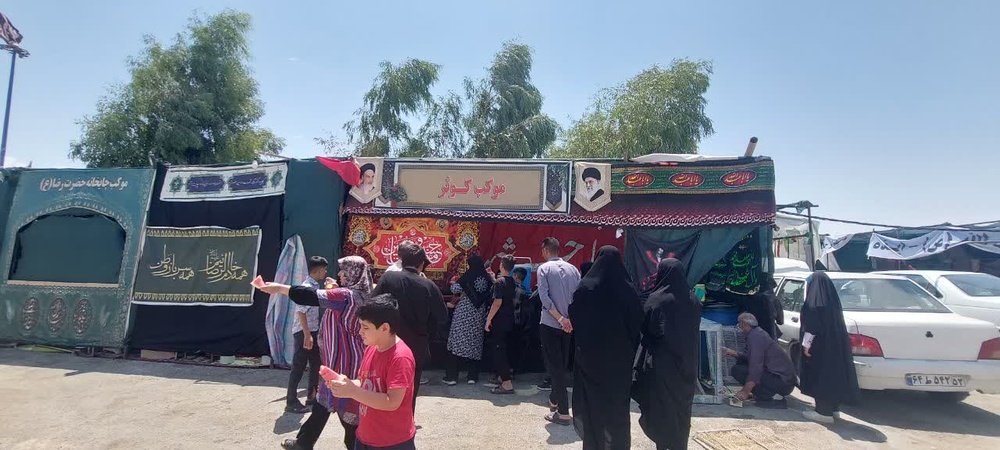 برپایی موکب شبانه روزی مدرسه علمیه حضرت زینب(س) ایذه در راستای خدمت به زائران حسینی