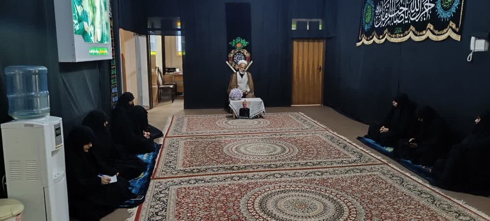 در برابر دشمن نباید ذلت را پذیرفت و یا تسلیم شد