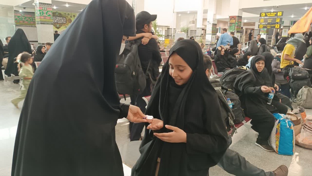 از فعالیت طلاب خواهر در نقطه صفر مرزی خسروی تا برپایی موکب شبانهروزی امام حسین(ع)+ تصاویر