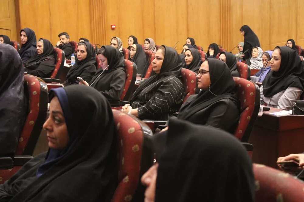 نشست معاون رئیسجمهور با بانوان فرهیخته کرمان