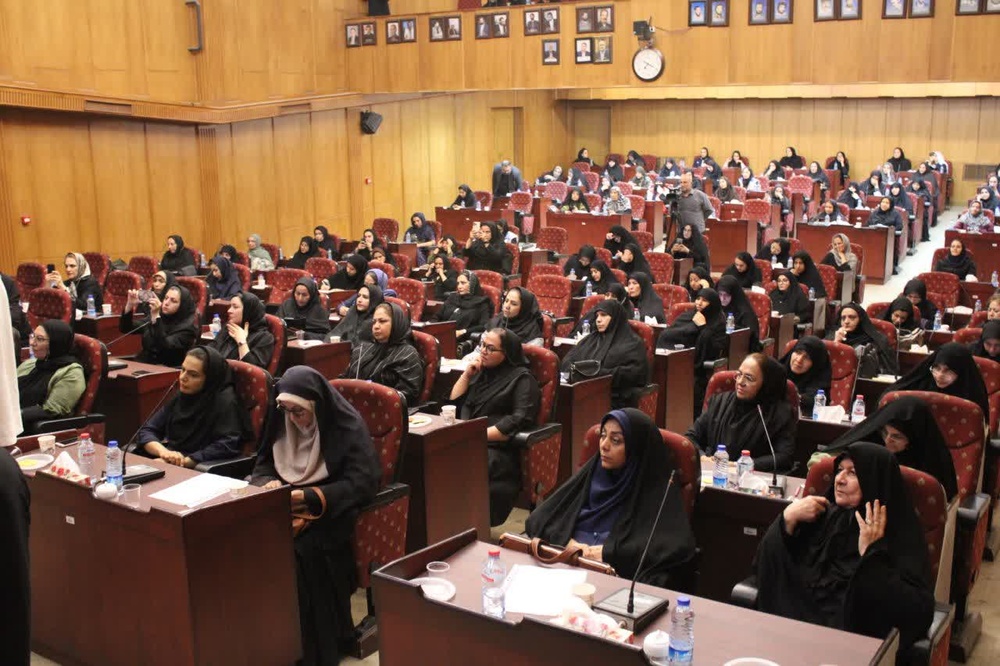 نشست معاون رئیسجمهور با بانوان فرهیخته کرمان