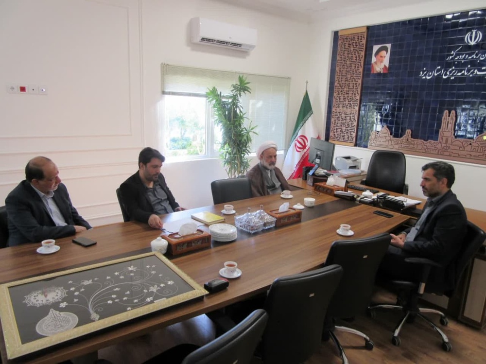 نشست مشترک مدیرکل مرکز عمران حوزههای علمیه خواهران کشور و رئیس سازمان مدیریت استان یزد