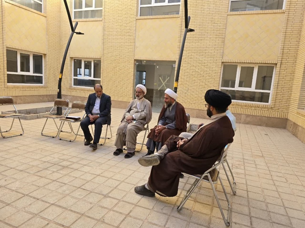 برگزاری نشست بررسی روند آماده‌سازی و جابه‌جایی مدرسه علمیه ریحانه‌الرسول(س) یزد 