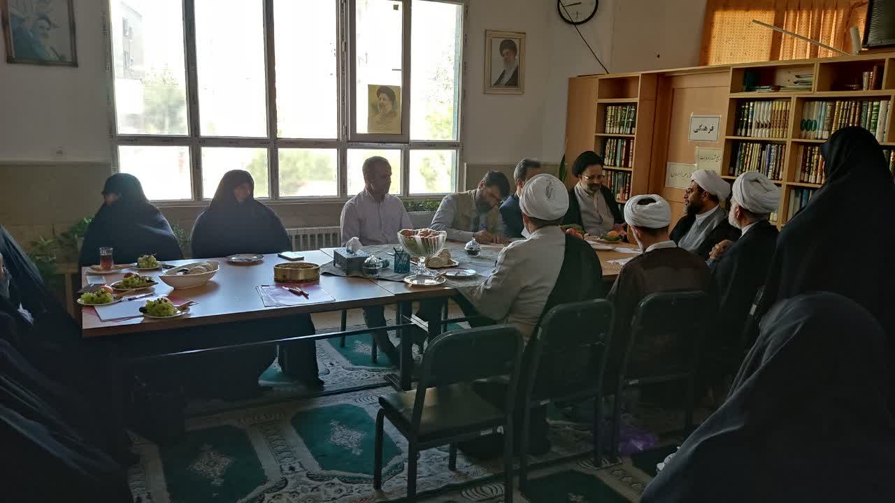 بازدید مدیر حوزه‌های علمیه خواهران از مدرسه علمیه الزهرا(س) پردیس تهران +تصاویر