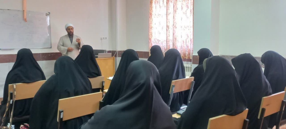 برگزاری کارگاه روش‌شناسی پاسخ به شبهات در مرکز تخصصی قروه 