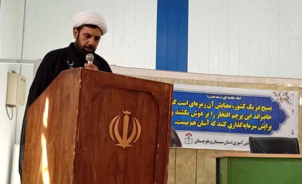 بانوان آینده سازان جامعه اسلامی هستند