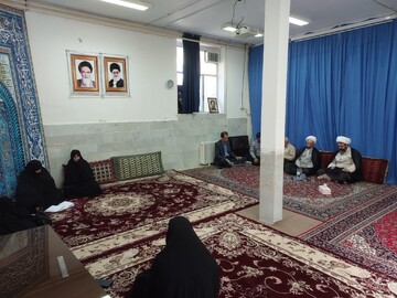 تصاویر/ بازدید مدیر حوزه علمیه خواهران استان مرکزی از مدرسه علمیه مهدیه خنداب