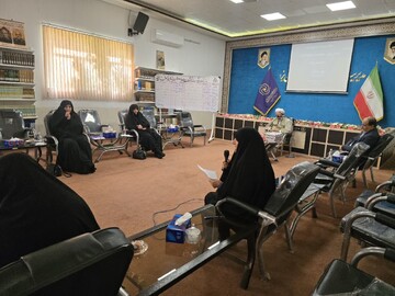 تصاویر/ هم‌اندیشی مدیران مدارس علمیه خواهران یزد با فرمانده سپاه الغدیر