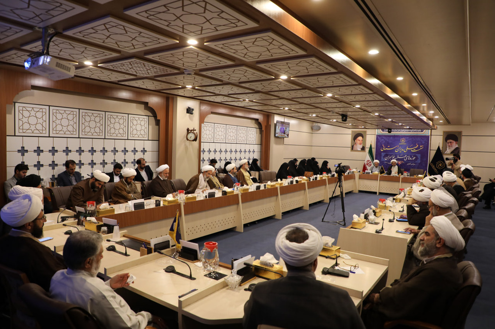 بازنگری رفتار مدیران استانی حوزههای علمیه خواهران، مایه نجات و سربلندی آنان میشود/ جفای برخی رسانهها در حق روحانیت