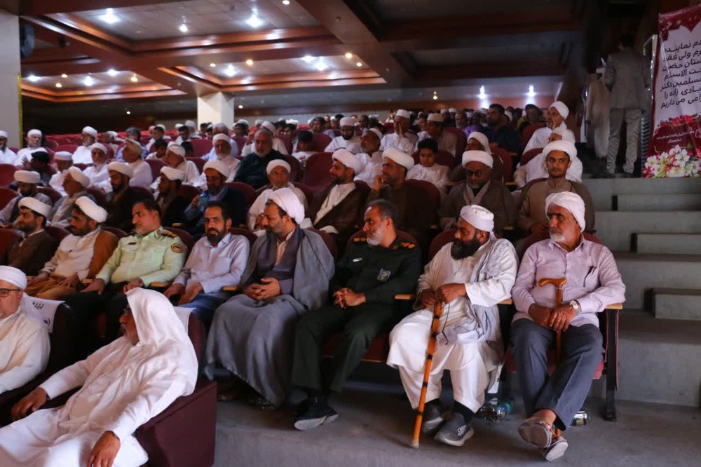 برگزاری همایش بزرگ هفته وحدت با همکاری مدیریت حوزه علمیه استان هرمزگان و مرکز اسلامی استان