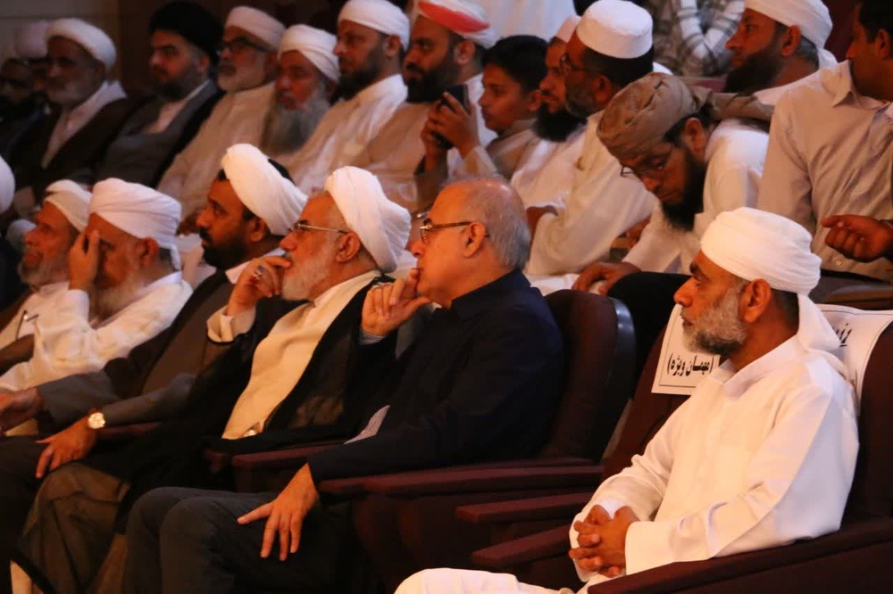 برگزاری همایش بزرگ هفته وحدت با همکاری مدیریت حوزه علمیه استان هرمزگان و مرکز اسلامی استان 