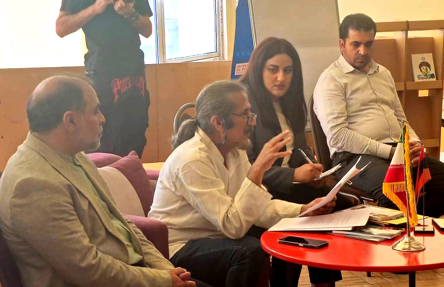 نویسنده ایرانی جایگاه طنز را در کتابخانه ملی کودک و نوجوان ارمنستان بررسی کرد