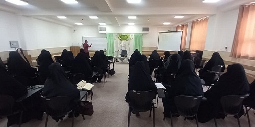 برگزاری کارگاه «دریچه ای به دنیای دختران نوجوان، ارتباط و درک مؤثر» در قم