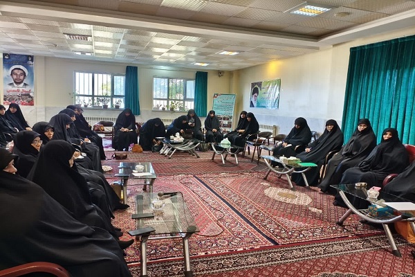 اقناع افکار جوانان از رسالت‌های بانوان طلبه است