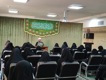 تصاویر/ افتتاحیه دوره اربعین تعالی در مدرسه علمیه ریحانه النبی(س) اراک