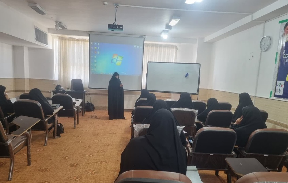 برگزاری کارگاه پایان‌نامه‌نویسی با محوریت هوش مصنوعی در مدرسه علمیه حضرت زهرا(س) 