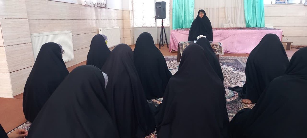 وظیفه طلاب تبیین زیبایی‌های دین برای مردم است
