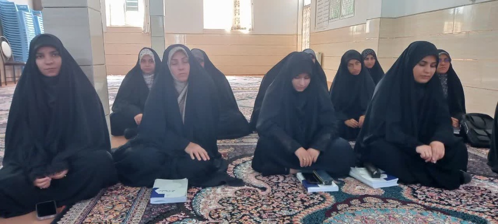 وظیفه طلاب تبیین زیبایی‌های دین برای مردم است