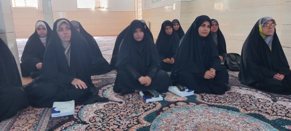 وظیفه طلاب تبیین زیباییهای دین برای مردم است