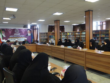 تصاویر/هم اندیشی مدیران مدارس علمیه استان مرکزی با حجت الاسلام و المسلمین فاضل