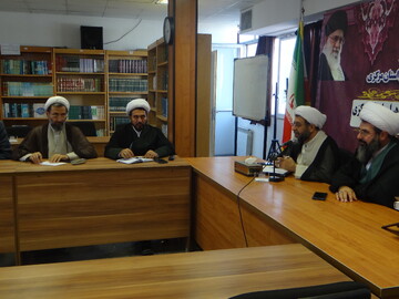 تصاویر/هم اندیشی مدیران مدارس علمیه استان مرکزی با حجت الاسلام و المسلمین فاضل