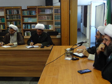 تصاویر/هم اندیشی مدیران مدارس علمیه استان مرکزی با حجت الاسلام و المسلمین فاضل