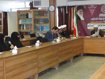 تصاویر/هم اندیشی مدیران مدارس علمیه استان مرکزی با حجت الاسلام و المسلمین فاضل