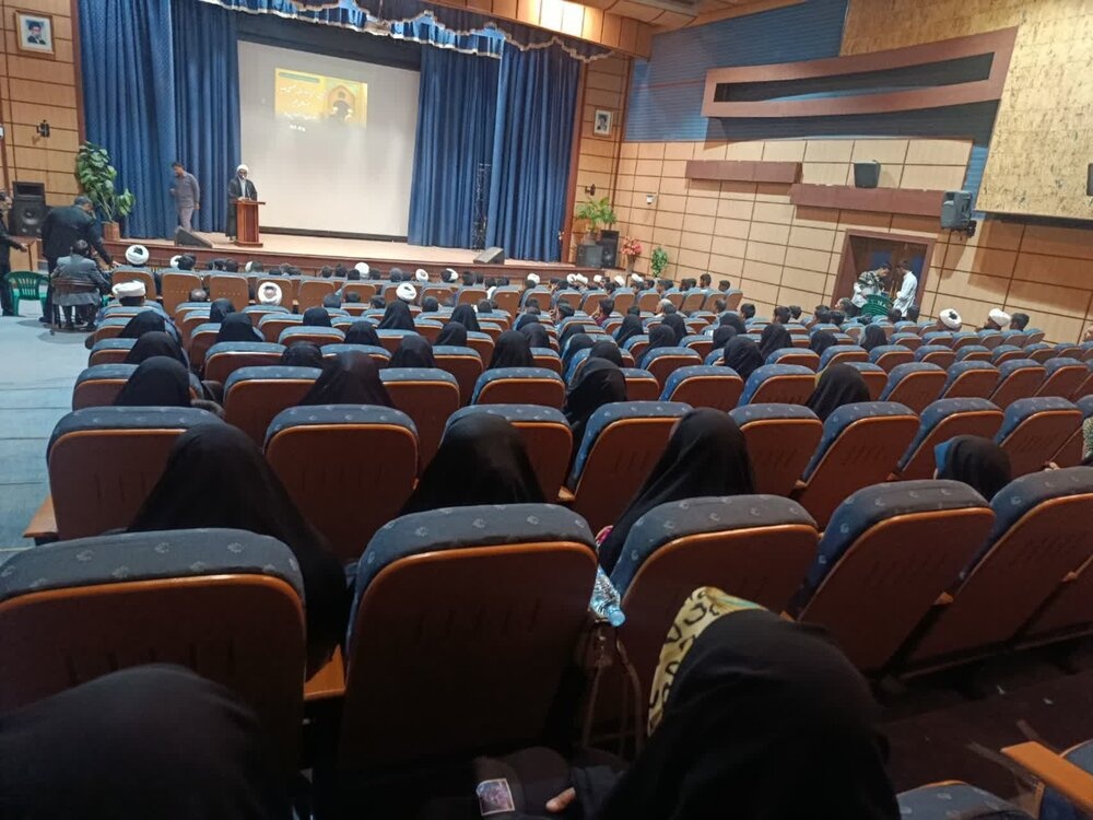 طلبهای که از نظر علمی، اخلاقی قوی باشد، جایگاه ویژهای در جامعه خواهد داشت