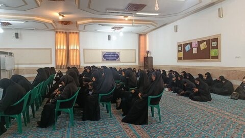  مراسم گرامیداشت هفته دفاع مقدس در مدرسه علمیه حضرت زینب(س) کرمان