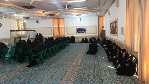  مراسم گرامیداشت هفته دفاع مقدس در مدرسه علمیه حضرت زینب(س) کرمان