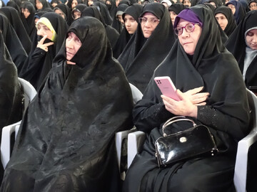 آغاز سال تحصیلی حوزه علمیه خواهران اصفهان در جوار قبور شهدا و علما