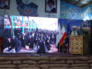 آغاز سال تحصیلی حوزه علمیه خواهران اصفهان در جوار قبور شهدا و علما