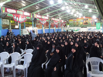 آغاز سال تحصیلی حوزه علمیه خواهران اصفهان در جوار قبور شهدا و علما